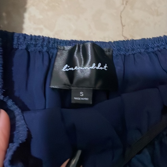 Line & Dot size small cropped top - Picture 2 of 2